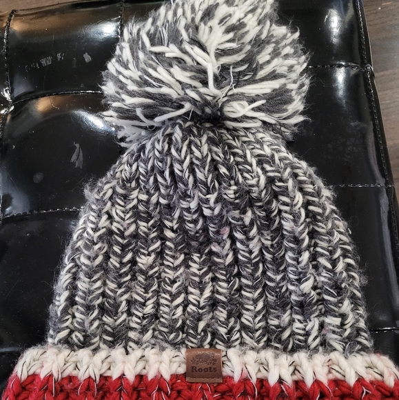Roots iconic winter cabin hat - Picture 3 of 7